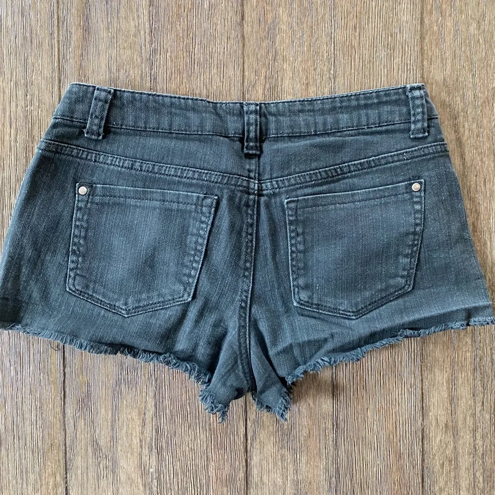 Empyre Shorts - Picture 7 of 7